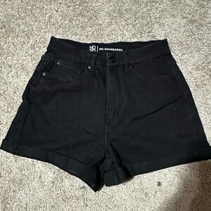 no boundaries women’s size 11 black jean shorts